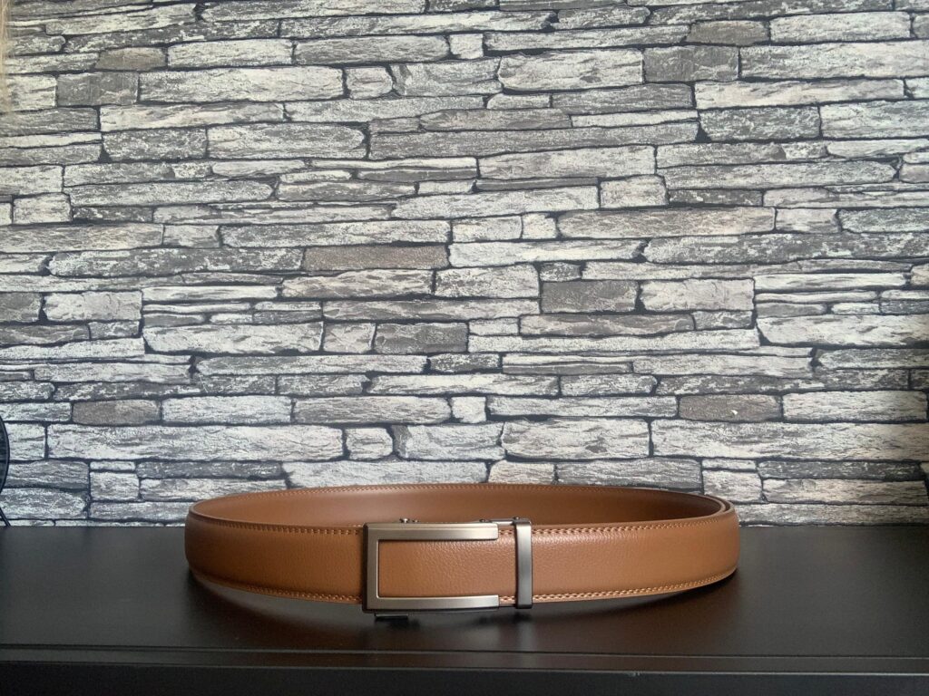 Wat zegt je riem over jouw stijl? De gatenloze riem uitgelegd
